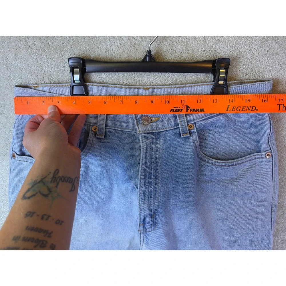 Vintage Levi's 550 Relaxed Fit Jeans Mens 34x32 Light Blue Denim Y2K Tapered